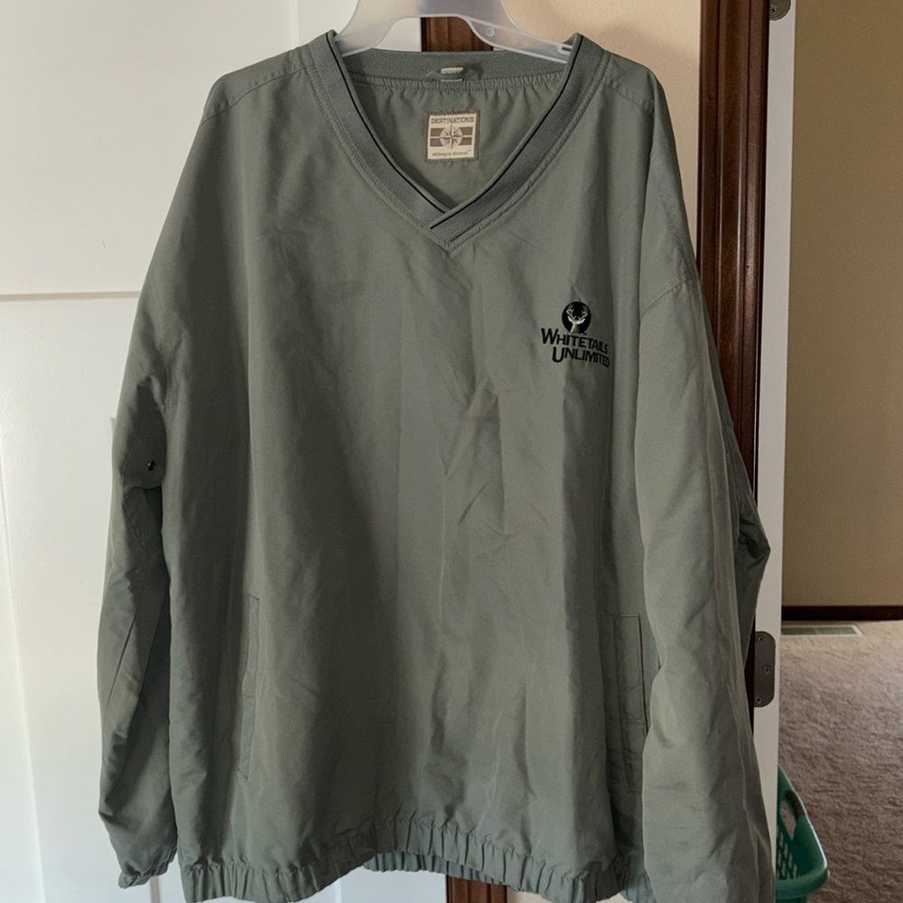 Men’s Whitetails Unlimited Windbreaker.
